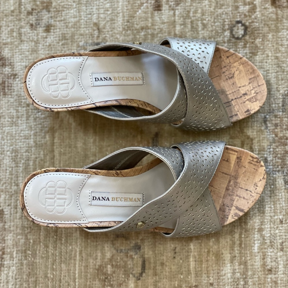 NWOB Dana Buchman Criss Cross Cork Slide Wedges, Muted Gold, Size 6.NWOB - Picture 7 of 14